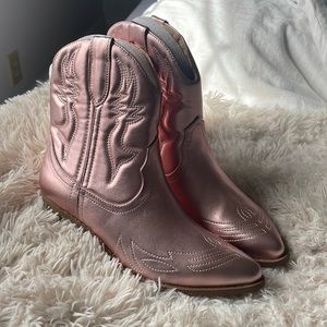 Women Western Stitched Pointe Toe Low Heel Ankle Mid Shaft Boots